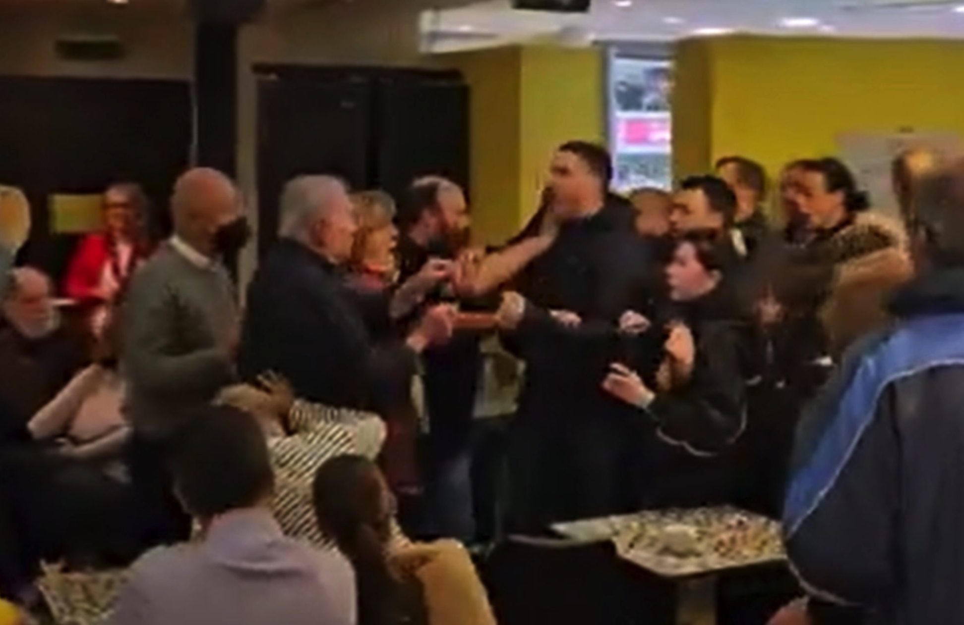 Εξωκοινοβουλευτικά, κοινοβουλευτικώς υποκινούμενα!