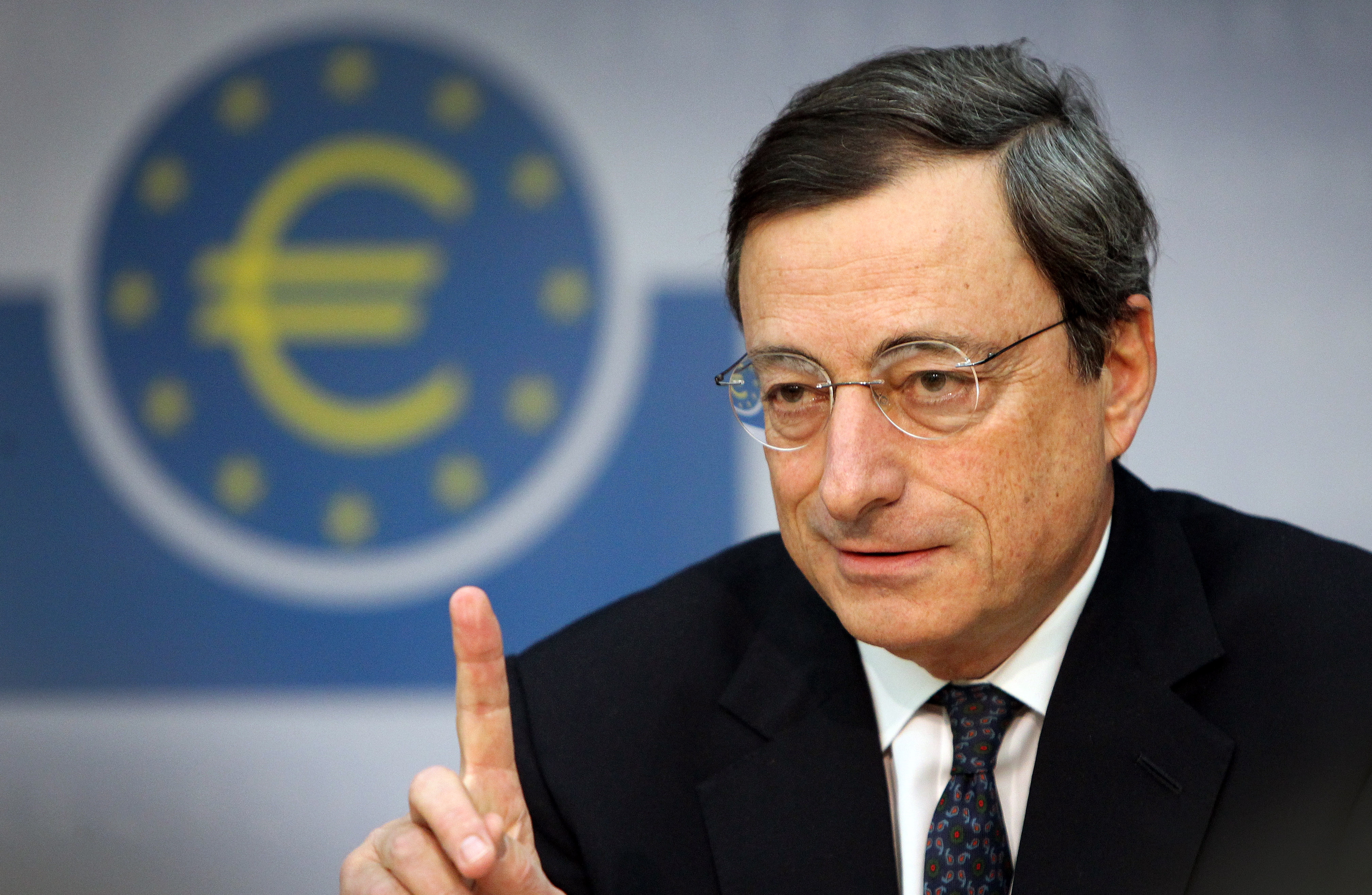Ο κυβερνήτης Μάριο Ντράγκι σας ενημερώνει: προσδεθείτε