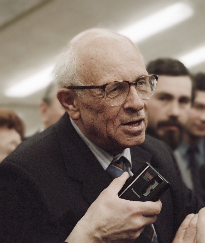 Η Ρωσία επιβάλλει τη λήθη για τα εγκλήματα του κομμουνισμού