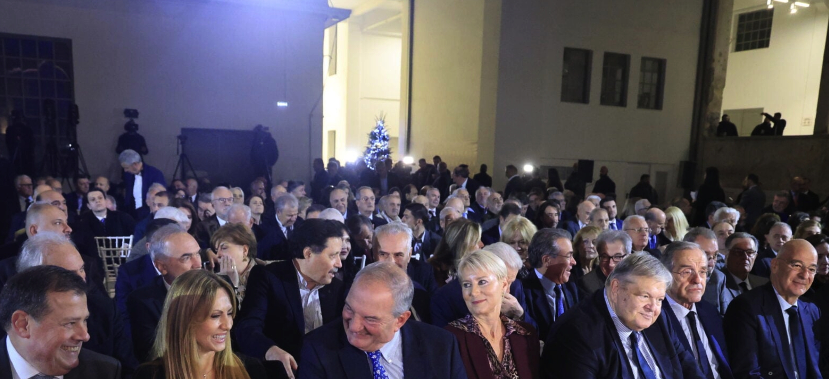 Ο φονιάς με το θύμα αγκαλιά