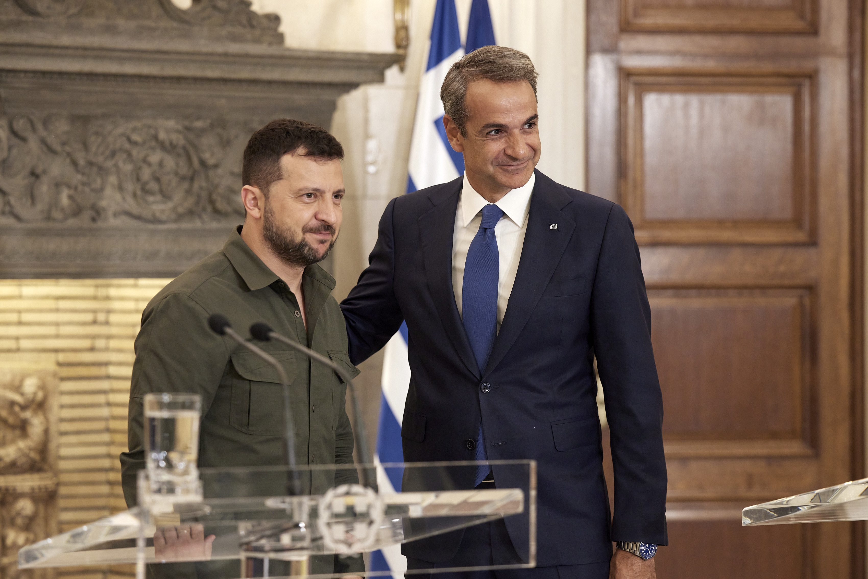 Η ημιεπίσημη φωνή και η σιγή των υποψηφίων