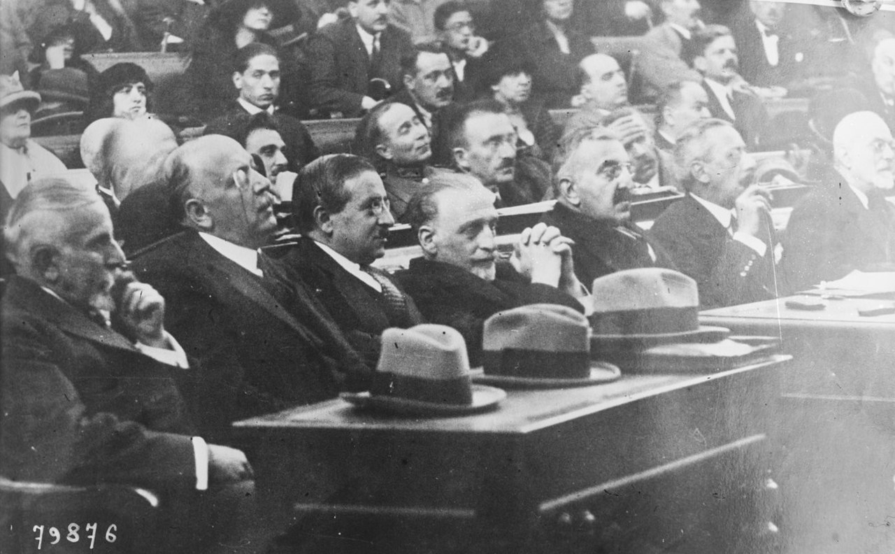 Η «δίκη των έξι». Έγκλημα και τιμωρία ή έγκλημα H τιμωρία;