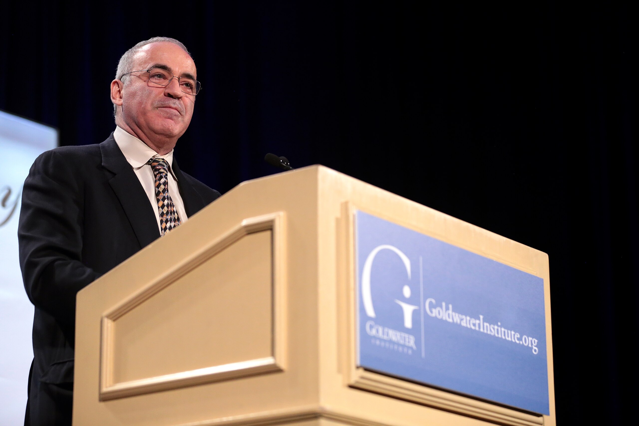 Ο Κασπάροφ καλεί τον Τραμπ να στηρίξει ουσιαστικά την Ουκρανία