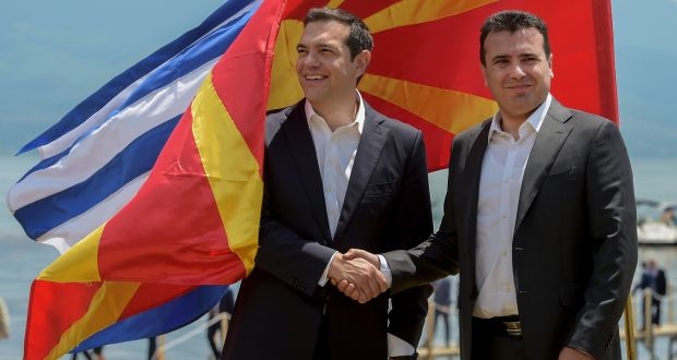 Η Ελλάς υποχωρούσα