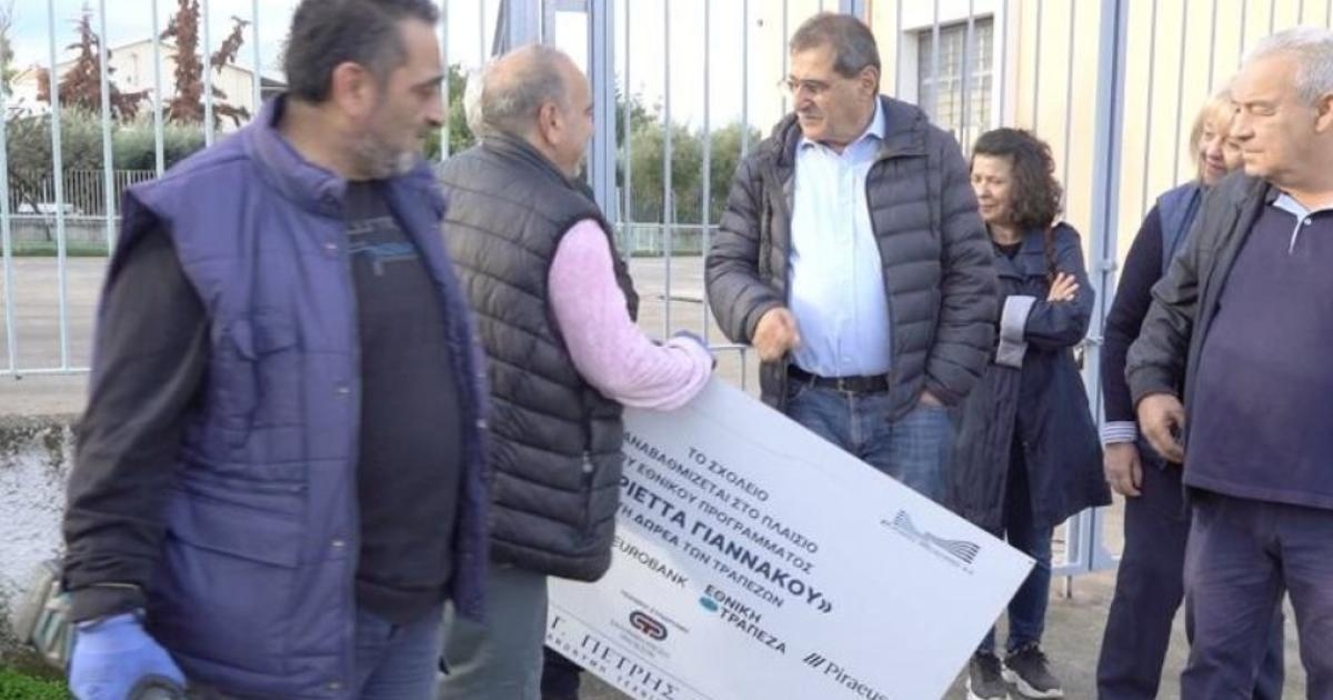 Το λογότυπο είναι κακό εκτός αν είναι σφυροδρέπανο       