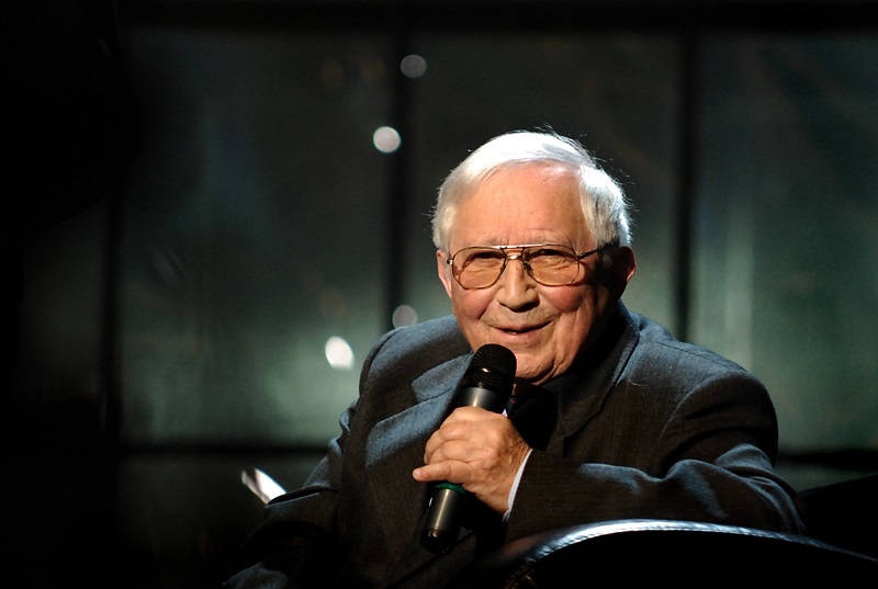 Ταντέους Ρουζέβιτς (1921-2014): πιο κοντά στον ουρανό