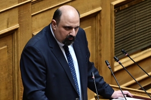 4 &Mu;&alpha;&rho;&tau;ί&omicron;&upsilon; 2025, &Alpha;&theta;ή&nu;&alpha;, &Beta;&omicron;&upsilon;&lambda;ή &tau;&omega;&nu; &Epsilon;&lambda;&lambda;ή&nu;&omega;&nu;. &Omicron; &upsilon;&phi;&upsilon;&pi;&omicron;&upsilon;&rho;&gamma;ό&sigmaf; &Kappa;&lambda;&iota;&mu;&alpha;&tau;&iota;&kappa;ή&sigmaf; &Kappa;&rho;ί&sigma;&eta;&sigmaf; &kappa;&alpha;&iota; &Pi;&omicron;&lambda;&iota;&tau;&iota;&kappa;ή&sigmaf; &Pi;&rho;&omicron;&sigma;&tau;&alpha;&sigma;ί&alpha;&sigmaf;, &Chi;&rho;ή&sigma;&tau;&omicron;&sigmaf; &Tau;&rho;&iota;&alpha;&nu;&tau;ό&pi;&omicron;&upsilon;&lambda;&omicron;&sigmaf;, &alpha;&nu;&alpha;&kappa;&omicron;&iota;&nu;ώ&nu;&epsilon;&iota; &tau;&eta;&nu; &pi;&alpha;&rho;&alpha;ί&tau;&eta;&sigma;ή &tau;&omicron;&upsilon;, &gamma;&iota;&alpha; &nu;&alpha; &delta;&iota;&epsilon;&upsilon;&kappa;&omicron;&lambda;ύ&nu;&epsilon;&iota; &tau;&eta; &delta;&iota;&epsilon;&rho;&epsilon;ύ&nu;&eta;&sigma;&eta; &tau;&eta;&sigmaf; &tau;&rho;&alpha;&gamma;&omega;&delta;ί&alpha;&sigmaf; &sigma;&tau;&alpha; &Tau;έ&mu;&pi;&eta;. &laquo;Έ&chi;&omicron;&upsilon;&nu; &alpha;&kappa;&omicron;&upsilon;&sigma;&tau;&epsilon;ί &pi;&omicron;&lambda;&lambda;ά &psi;έ&mu;&alpha;&tau;&alpha;, ό&tau;&iota; ή&mu;&omicron;&upsilon;&nu; &alpha;&pi;ό &tau;&eta;&nu; &pi;&rho;ώ&tau;&eta; &sigma;&tau;&iota;&gamma;&mu;ή, &sigma;&tau;&eta;&nu; &pi;&epsilon;&rho;&iota;&omicron;&chi;ή, &delta;ί&nu;&omicron;&nu;&tau;&alpha;&sigmaf; &epsilon;&nu;&tau;&omicron;&lambda;έ&sigmaf; &sigma;&upsilon;&gamma;&kappa;ά&lambda;&upsilon;&psi;&eta;&sigmaf;&raquo;, &epsilon;ί&pi;&epsilon; &mu;&epsilon;&tau;&alpha;&xi;ύ ά&lambda;&lambda;&omega;&nu; &omicron; &pi;&rho;ώ&eta;&nu; &upsilon;&phi;&upsilon;&pi;&omicron;&upsilon;&rho;&gamma;ό&sigmaf;.