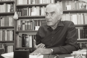 &Omicron; &Chi;&rho;ή&sigma;&tau;&omicron;&sigmaf; &Gamma;&iota;&alpha;&nu;&nu;&alpha;&rho;ά&sigmaf; (1935-2024). &Delta;&eta;&mu;&iota;&omicron;ύ&rho;&gamma;&eta;&sigma;&epsilon; έ&nu;&alpha; &pi;&rho;ό&tau;&upsilon;&pi;&omicron; &delta;&iota;&alpha;&nu;&omicron;&eta;&tau;ή &pi;&omicron;&upsilon; &epsilon;&pi;&iota;&kappa;&rho;ά&tau;&eta;&sigma;&epsilon; &sigma;&tau;&eta;&nu; &Epsilon;&lambda;&lambda;ά&delta;&alpha; &tau;&eta;&sigmaf; &mu;&epsilon;&tau;&alpha;&pi;&omicron;&lambda;ί&tau;&epsilon;&upsilon;&sigma;&eta;&sigmaf;: &tau;&omicron;&upsilon; &theta;&epsilon;&omega;&rho;&omicron;ύ, &tau;&omicron;&upsilon; &upsilon;&pi;έ&rho;&tau;&alpha;&tau;&omicron;&upsilon; &gamma;&nu;ώ&sigma;&tau;&eta;, &pi;&omicron;&upsilon; &sigma;&upsilon;&lambda;&lambda;&alpha;&mu;&beta;ά&nu;&epsilon;&iota; &tau;&alpha; &mu;&eta;&nu;ύ&mu;&alpha;&tau;&alpha; &tau;&omega;&nu; &kappa;&alpha;&iota;&rho;ώ&nu; &kappa;&alpha;&iota; &delta;ί&nu;&epsilon;&iota; &kappa;&alpha;&tau;&epsilon;&upsilon;&theta;ύ&nu;&sigma;&epsilon;&iota;&sigmaf;. &Epsilon;ί&nu;&alpha;&iota; &omicron; &sigma;&tau;&omicron;&chi;&alpha;&sigma;&tau;ή&sigmaf; &omega;&sigmaf; &nu;&omicron;&eta;&tau;ά&rho;&chi;&eta;&sigmaf;, &omega;&sigmaf; &upsilon;&pi;έ&rho;&tau;&alpha;&tau;&omicron;&sigmaf; &delta;&iota;&alpha;&nu;&omicron;&eta;&tau;ή&sigmaf;, &omicron; &omicron;&pi;&omicron;ί&omicron;&sigmaf; &kappa;&alpha;&tau;έ&chi;&epsilon;&iota; &kappa;ά&pi;&omicron;&iota;&omicron; &alpha;&nu;&epsilon;&pi;ί&gamma;&nu;&omega;&sigma;&tau;&omicron; &pi;&rho;&omicron;&nu;ό&mu;&iota;&omicron; &nu;&alpha; &delta;&iota;&alpha;&beta;ά&zeta;&epsilon;&iota; &laquo;&sigma;&omega;&sigma;&tau;ά&raquo; &tau;&alpha; &sigma;&eta;&mu;&epsilon;ί&alpha; &tau;&omega;&nu; &kappa;&alpha;&iota;&rho;ώ&nu;, &nu;&alpha; &epsilon;ί&nu;&alpha;&iota; &theta;&epsilon;&omega;&rho;ό&sigmaf; &tau;&eta;&sigmaf; &Iota;&sigma;&tau;&omicron;&rho;ί&alpha;&sigmaf;.  