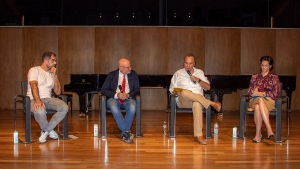Οι ομιλητές στην εκδήλωση του Ωδείου. Από αριστερά: Δημήτρης Δουλγερίδης, Ηλίας Κανέλλης, Χρήστος Χωμενίδης, Σοφία Καλαμαντή.