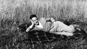 O &Gamma;&kappa;&omicron;&upsilon;ί&nu;&tau;&omicron; &Mu;&omicron;&rho;&sigma;έ&lambda;&iota;. &Omicron;&lambda;&omicron;&kappa;&lambda;ή&rho;&omega;&sigma;&epsilon; &tau;&omicron; Dissipatio H.G. &tau;&omicron; 1973, &lambda;ί&gamma;&omicron; &kappa;&alpha;&iota;&rho;ό &pi;&rho;&iota;&nu; &omicron; ί&delta;&iota;&omicron;&sigmaf; &delta;ώ&sigma;&epsilon;&iota; &tau;έ&lambda;&omicron;&sigmaf; &sigma;&tau;&eta; &zeta;&omega;ή &tau;&omicron;&upsilon;.  