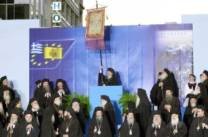21 &Iota;&omicron;&upsilon;&nu;ί&omicron;&upsilon; 2000, &Alpha;&theta;ή&nu;&alpha;. &Omicron; &alpha;&rho;&chi;&iota;&epsilon;&pi;ί&sigma;&kappa;&omicron;&pi;&omicron;&sigmaf; &Chi;&rho;&iota;&sigma;&tau;ό&delta;&omicron;&upsilon;&lambda;&omicron;&sigmaf;, &sigma;&tau;&eta; &delta;&iota;ά&rho;&kappa;&epsilon;&iota;&alpha; &tau;&eta;&sigmaf; &laquo;&lambda;&alpha;&omicron;&sigma;ύ&nu;&alpha;&xi;&eta;&sigmaf;&raquo; &pi;&omicron;&upsilon; &delta;&iota;&epsilon;&kappa;&delta;&iota;&kappa;&omicron;ύ&sigma;&epsilon; &alpha;&pi;ό &tau;&eta;&nu; &kappa;&upsilon;&beta;έ&rho;&nu;&eta;&sigma;&eta; &Sigma;&eta;&mu;ί&tau;&eta; &nu;&alpha; &mu;&eta;&nu; &iota;&sigma;&chi;ύ&sigma;&epsilon;&iota; &eta; &delta;&iota;&alpha;&gamma;&rho;&alpha;&phi;ή &tau;&omicron;&upsilon; &theta;&rho;&eta;&sigma;&kappa;&epsilon;ύ&mu;&alpha;&tau;&omicron;&sigmaf; &alpha;&pi;ό &tau;&iota;&sigmaf; &tau;&alpha;&upsilon;&tau;ό&tau;&eta;&tau;&epsilon;&sigmaf;, &pi;&epsilon;&rho;&iota;&sigma;&tau;&omicron;&iota;&chi;&iota;&sigma;&mu;έ&nu;&omicron;&sigmaf; &alpha;&pi;ό ά&lambda;&lambda;&omicron;&upsilon;&sigmaf; &iota;&epsilon;&rho;ά&rho;&chi;&epsilon;&sigmaf;, &sigma;ή&kappa;&omega;&sigma;&epsilon; &alpha;&nu;&tau;ί&gamma;&rho;&alpha;&phi;&omicron; &tau;&omicron;&upsilon; &lambda;&alpha;&beta;ά&rho;&omicron;&upsilon; &tau;&eta;&sigmaf; &Alpha;&gamma;ί&alpha;&sigmaf; &Lambda;&alpha;ύ&rho;&alpha;&sigmaf;, &epsilon;&pi;&iota;&delta;&iota;ώ&kappa;&omicron;&nu;&tau;&alpha;&sigmaf; &nu;&alpha; &sigma;&upsilon;&mu;&beta;&omicron;&lambda;ί&sigma;&epsilon;&iota; ό&tau;&iota; &alpha;&gamma;&omega;&nu;ί&zeta;&epsilon;&tau;&alpha;&iota; &gamma;&iota;&alpha; &tau;&eta;&nu; &epsilon;&pi;&iota;&beta;ί&omega;&sigma;&eta; &tau;&omicron;&upsilon; έ&theta;&nu;&omicron;&upsilon;&sigmaf;, &gamma;&iota;&alpha; &laquo;&nu;&alpha; &mu;&eta; &mu;&alpha;&sigmaf; &kappa;ά&nu;&omicron;&upsilon;&nu; &kappa;&iota;&mu;ά&raquo; &omicron;&iota; &Delta;&upsilon;&tau;&iota;&kappa;&omicron;ί &kappa;&alpha;&iota; &eta; &pi;&alpha;&gamma;&kappa;&omicron;&sigma;&mu;&iota;&omicron;&pi;&omicron;ί&eta;&sigma;&eta;, ό&pi;&omega;&sigmaf; &chi;&alpha;&rho;&alpha;&kappa;&tau;&eta;&rho;&iota;&sigma;&tau;&iota;&kappa;ά έ&lambda;&epsilon;&gamma;&epsilon;. &Eta; &theta;έ&sigma;&eta; &alpha;&upsilon;&tau;ή &tau;&omicron;&upsilon; &Chi;&rho;&iota;&sigma;&tau;ό&delta;&omicron;&upsilon;&lambda;&omicron;&upsilon; &epsilon;ί&chi;&epsilon; &tau;&omicron; &iota;&delta;&epsilon;&omicron;&lambda;&omicron;&gamma;&iota;&kappa;ό &beta;ά&theta;&omicron;&sigmaf; &epsilon;&nu;ό&sigmaf; &chi;&rho;ό&nu;&iota;&omicron;&upsilon; &alpha;&nu;&tau;&iota;&delta;&upsilon;&tau;&iota;&kappa;&iota;&sigma;&mu;&omicron;ύ. &Pi;&rho;&omicron;&sigma;&phi;ά&tau;&omega;&sigmaf;, &tau;&eta;&nu; &epsilon;ί&chi;&epsilon; &upsilon;&pi;&omicron;&sigma;&tau;&eta;&rho;ί&xi;&epsilon;&iota; &omicron; &Chi;&rho;ή&sigma;&tau;&omicron;&sigmaf; &Gamma;&iota;&alpha;&nu;&nu;&alpha;&rho;ά&sigmaf;. &laquo;&Omicron;&rho;ί&zeta;&omicron;&nu;&tau;&alpha;&sigmaf; &tau;&eta; &ldquo;&Delta;ύ&sigma;&eta;&rdquo; &omega;&sigmaf; &ldquo;&pi;&nu;&epsilon;&upsilon;&mu;&alpha;&tau;&iota;&kappa;ή &alpha;&pi;&omicron;&tau;&upsilon;&chi;ί&alpha;&rdquo; &omicron; &Gamma;&iota;&alpha;&nu;&nu;&alpha;&rho;ά&sigmaf; &tau;&eta;&nu; &alpha;&nu;&tau;&iota;&pi;&alpha;&rho;&alpha;&theta;έ&tau;&epsilon;&iota; &pi;&rho;&omicron;&sigmaf; &tau;&eta;&nu; &Omicron;&rho;&theta;&omicron;&delta;&omicron;&xi;ί&alpha;, &tau;&eta;&nu; &omicron;&pi;&omicron;ί&alpha; &tau;&alpha;&upsilon;&tau;ί&zeta;&epsilon;&iota; &mu;&epsilon; &tau;&omicron;&nu; &epsilon;&lambda;&lambda;&eta;&nu;&iota;&sigma;&mu;ό&raquo;, &gamma;&rho;ά&phi;&epsilon;&iota; &omicron; &Delta;&eta;&mu;ή&tau;&rho;&eta;&sigmaf; &Tau;&zeta;&iota;ό&beta;&alpha;&sigmaf;.  