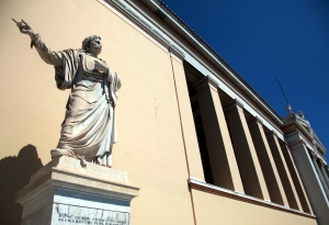 &Eta; &mu;&epsilon;&tau;&alpha;&rho;&rho;ύ&theta;&mu;&iota;&sigma;&eta; &tau;&omicron;&upsilon; &epsilon;&lambda;&lambda;&eta;&nu;&iota;&kappa;&omicron;ύ &Pi;&alpha;&nu;&epsilon;&pi;&iota;&sigma;&tau;&eta;&mu;ί&omicron;&upsilon; &sigma;&upsilon;&nu;&epsilon;&chi;ώ&sigmaf; &sigma;&kappa;&omicron;&nu;&tau;ά&phi;&tau;&epsilon;&iota; &sigma;&epsilon; &epsilon;&mu;&pi;ό&delta;&iota;&alpha;. &Sigma;ύ&mu;&phi;&omega;&nu;&alpha; &mu;&epsilon; &tau;&iota;&sigmaf; έ&omega;&sigmaf; &tau;ώ&rho;&alpha; &pi;&lambda;&eta;&rho;&omicron;&phi;&omicron;&rho;ί&epsilon;&sigmaf;, &mu;&epsilon; &tau;&omicron; &nu;έ&omicron; &upsilon;&pi;ό &kappa;&upsilon;&omicron;&phi;&omicron;&rho;ί&alpha; &nu;&omicron;&mu;&omicron;&sigma;&chi;έ&delta;&iota;&omicron; &tau;&omicron;&upsilon; &upsilon;&pi;&omicron;&upsilon;&rho;&gamma;&epsilon;ί&omicron;&upsilon; &Pi;&alpha;&iota;&delta;&epsilon;ί&alpha;&sigmaf;, &tau;&omicron; &pi;&rho;&omicron;&tau;&epsilon;&iota;&nu;ό&mu;&epsilon;&nu;&omicron; &sigma;ύ&sigma;&tau;&eta;&mu;&alpha; &delta;&iota;&omicron;ί&kappa;&eta;&sigma;&eta;&sigmaf; &tau;&omega;&nu; &Alpha;&Epsilon;&Iota; &sigma;&upsilon;&nu;&iota;&sigma;&tau;ά &mu;ί&alpha; &theta;&epsilon;&mu;&epsilon;&lambda;&iota;&alpha;&kappa;ή &upsilon;&pi;&omicron;&chi;ώ&rho;&eta;&sigma;&eta; &alpha;&pi;ό &tau;&iota;&sigmaf; &mu;&epsilon;&tau;&alpha;&rho;&rho;&upsilon;&theta;&mu;&iota;&sigma;&tau;&iota;&kappa;έ&sigmaf; &kappa;&alpha;&tau;&alpha;&kappa;&tau;ή&sigma;&epsilon;&iota;&sigmaf; &tau;&omicron;&upsilon; &nu;ό&mu;&omicron;&upsilon; 4009/2011 &kappa;&alpha;&iota; &tau;&omicron;&upsilon; &nu;ό&mu;&omicron;&upsilon; 4076/2012, &omicron;&iota; &omicron;&pi;&omicron;ί&epsilon;&sigmaf; &kappa;&alpha;&tau;&alpha;&pi;&omicron;&lambda;&epsilon;&mu;ή&theta;&eta;&kappa;&alpha;&nu; &kappa;&alpha;&iota; &tau;&epsilon;&lambda;&iota;&kappa;ά &alpha;&nu;&epsilon;&tau;&rho;ά&pi;&eta;&sigma;&alpha;&nu; &kappa;&alpha;&tau;ά &tau;&eta;&nu; &pi;&epsilon;&rho;ί&omicron;&delta;&omicron; &tau;&eta;&sigmaf; &delta;&iota;&alpha;&kappa;&upsilon;&beta;έ&rho;&nu;&eta;&sigma;&eta;&sigmaf; &Sigma;&Upsilon;&Rho;&Iota;&Zeta;&Alpha;&Nu;&Epsilon;&Lambda;. &Delta;έ&kappa;&alpha; &chi;&rho;ό&nu;&iota;&alpha; &mu;&epsilon;&tau;ά &tau;&eta;&nu; &pi;&rho;&omicron;&sigma;&pi;ά&theta;&epsilon;&iota;&alpha; &epsilon;&kappa;&sigma;&upsilon;&gamma;&chi;&rho;&omicron;&nu;&iota;&sigma;&mu;&omicron;ύ &tau;&omicron;&upsilon; &mu;&omicron;&nu;&tau;έ&lambda;&omicron;&upsilon; &Delta;&iota;&omicron;ί&kappa;&eta;&sigma;&eta;&sigmaf; &tau;&omega;&nu; &epsilon;&lambda;&lambda;&eta;&nu;&iota;&kappa;ώ&nu; &Pi;&alpha;&nu;&epsilon;&pi;&iota;&sigma;&tau;&eta;&mu;ί&omega;&nu; &kappa;&alpha;&iota; &tau;&eta; &theta;&epsilon;&sigma;&mu;&omicron;&theta;έ&tau;&eta;&sigma;&eta; &epsilon;&lambda;&epsilon;&gamma;&kappa;&tau;&iota;&kappa;ώ&nu; &alpha;&nu;&tau;ί&beta;&alpha;&rho;&omega;&nu; (checks and balances) &mu;&epsilon;&tau;&alpha;&xi;ύ &tau;&omicron;&upsilon; &Pi;&rho;ύ&tau;&alpha;&nu;&eta; &kappa;&alpha;&iota; &tau;&omicron;&upsilon; &Sigma;&upsilon;&mu;&beta;&omicron;&upsilon;&lambda;ί&omicron;&upsilon; &Delta;&iota;&omicron;ί&kappa;&eta;&sigma;&eta;&sigmaf;, &epsilon;ί&nu;&alpha;&iota; &alpha;&delta;&iota;&kappa;&alpha;&iota;&omicron;&lambda;ό&gamma;&eta;&tau;&omicron; &nu;&alpha; &pi;&rho;&omicron;&sigma;&pi;&alpha;&theta;&omicron;ύ&mu;&epsilon; &nu;&alpha; &alpha;&nu;&alpha;&kappa;&alpha;&lambda;ύ&pi;&tau;&omicron;&upsilon;&mu;&epsilon; &xi;&alpha;&nu;ά &kappa;&alpha;&iota; &xi;&alpha;&nu;ά &tau;&omicron;&nu; &tau;&rho;&omicron;&chi;ό. 