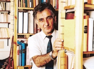 &Omicron; &Alpha;&nu;&delta;&rho;έ&alpha;&sigmaf; &Lambda;&epsilon;&nu;&tau;ά&kappa;&eta;&sigmaf; (1935-1997). 