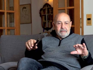 &Omicron; &Alpha;&lambda;έ&xi;&eta;&sigmaf; &Pi;&alpha;&nu;&sigma;έ&lambda;&eta;&nu;&omicron;&sigmaf;.  