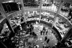 12 &Delta;&epsilon;&kappa;&epsilon;&mu;&beta;&rho;ί&omicron;&upsilon; 1969, &Pi;&iota;ά&tau;&sigma;&alpha; &Phi;&omicron;&nu;&tau;ά&nu;&alpha;, &Mu;&iota;&lambda;ά&nu;&omicron;, &Iota;&tau;&alpha;&lambda;ί&alpha;. &Lambda;ί&gamma;&eta; ώ&rho;&alpha; &pi;&rho;&iota;&nu;, έ&chi;&epsilon;&iota; &epsilon;&kappa;&rho;&alpha;&gamma;&epsilon;ί &mu;ί&alpha; &beta;ό&mu;&beta;&alpha; &sigma;&tau;&eta;&nu; έ&delta;&rho;&alpha; &tau;&eta;&sigmaf; Banca Nazionale dell'Agricoltura (&Alpha;&gamma;&rho;&omicron;&tau;&iota;&kappa;ή &Tau;&rho;ά&pi;&epsilon;&zeta;&alpha;) &sigma;&tau;&eta;&nu; &Pi;&iota;ά&tau;&sigma;&alpha;, &sigma;&kappa;&omicron;&tau;ώ&nu;&omicron;&nu;&tau;&alpha;&sigmaf; 17 ά&tau;&omicron;&mu;&alpha; &kappa;&alpha;&iota; &tau;&rho;&alpha;&upsilon;&mu;&alpha;&tau;ί&zeta;&omicron;&nu;&tau;&alpha;&sigmaf; 88. &Tau;&omicron; ί&delta;&iota;&omicron; &alpha;&pi;ό&gamma;&epsilon;&upsilon;&mu;&alpha; &pi;&upsilon;&rho;&omicron;&delta;&omicron;&tau;ή&theta;&eta;&kappa;&alpha;&nu; ά&lambda;&lambda;&epsilon;&sigmaf; &tau;&rho;&epsilon;&iota;&sigmaf; &beta;ό&mu;&beta;&epsilon;&sigmaf; &sigma;&tau;&eta; &Rho;ώ&mu;&eta; &kappa;&alpha;&iota; &tau;&omicron; &Mu;&iota;&lambda;ά&nu;&omicron;, &kappa;&alpha;&iota; &beta;&rho;έ&theta;&eta;&kappa;&epsilon; ά&lambda;&lambda;&eta; &mu;ί&alpha; &pi;&omicron;&upsilon; &delta;&epsilon;&nu; &epsilon;ί&chi;&epsilon; &epsilon;&kappa;&rho;&alpha;&gamma;&epsilon;ί. &Omicron;&iota; &alpha;&rho;&chi;έ&sigmaf; &alpha;&nu;&alpha;&zeta;ή&tau;&eta;&sigma;&alpha;&nu; &tau;&omicron;&upsilon;&sigmaf; &delta;&rho;ά&sigma;&tau;&epsilon;&sigmaf; &sigma;&tau;&omicron;&upsilon;&sigmaf; &chi;ώ&rho;&omicron;&upsilon;&sigmaf; &tau;&eta;&sigmaf; ά&kappa;&rho;&alpha;&sigmaf; &Alpha;&rho;&iota;&sigma;&tau;&epsilon;&rho;ά&sigmaf;, &tau;&omicron;&upsilon; &alpha;&nu;&alpha;&rho;&chi;&iota;&sigma;&mu;&omicron;ύ, &sigma;&tau;&omicron; &tau;έ&lambda;&omicron;&sigmaf; ό&mu;&omega;&sigmaf; &kappa;&alpha;&tau;&eta;&gamma;&omicron;&rho;ή&theta;&eta;&kappa;&alpha;&nu; &epsilon;&kappa;&pi;&rho;ό&sigma;&omega;&pi;&omicron;&iota; &tau;&eta;&sigmaf; &nu;&epsilon;&omicron;&phi;&alpha;&sigma;&iota;&sigma;&tau;&iota;&kappa;ή&sigmaf; &Alpha;&kappa;&rho;&omicron;&delta;&epsilon;&xi;&iota;ά&sigmaf;. &Tau;&omicron; 1979 &kappa;&alpha;&tau;&alpha;&delta;&iota;&kappa;ά&sigma;&tau;&eta;&kappa;&alpha;&nu; &sigma;&epsilon; &iota;&sigma;ό&beta;&iota;&alpha; &kappa;ά&theta;&epsilon;&iota;&rho;&xi;&eta; &gamma;&iota;&alpha; &tau;&eta;&nu; &tau;&rho;&omicron;&mu;&omicron;&kappa;&rho;&alpha;&tau;&iota;&kappa;ή &epsilon;&pi;ί&theta;&epsilon;&sigma;&eta; &sigma;&tau;&eta;&nu; &Pi;&iota;ά&tau;&sigma;&alpha; &Phi;&omicron;&nu;&tau;ά&nu;&alpha; &tau;&alpha; &mu;έ&lambda;&eta; &tau;&eta;&sigmaf; &nu;&epsilon;&omicron;&phi;&alpha;&sigma;&iota;&sigma;&tau;&iota;&kappa;ή&sigmaf; &alpha;&kappa;&rho;&omicron;&delta;&epsilon;&xi;&iota;ά&sigmaf; &omicron;&rho;&gamma;ά&nu;&omega;&sigma;&eta;&sigmaf;&nbsp;Ordine Nuovo (&Nu;έ&alpha; &Tau;ά&xi;&eta;),&nbsp;&Phi;&rho;&alpha;&nu;&kappa; &Phi;&rho;έ&nu;&tau;&alpha;, &Tau;&zeta;&iota;&omicron;&beta;ά&nu;&iota; &Beta;&epsilon;&nu;&tau;&omicron;ύ&rho;&alpha; &kappa;&alpha;&iota; &omicron; Guido Giannettini. &Delta;ύ&omicron; &chi;&rho;ό&nu;&iota;&alpha; &alpha;&rho;&gamma;ό&tau;&epsilon;&rho;&alpha; &kappa;&alpha;&iota; &omicron;&iota; &tau;&rho;&epsilon;&iota;&sigmaf; &alpha;&theta;&omega;ώ&theta;&eta;&kappa;&alpha;&nu; &sigma;&tau;&omicron; &delta;&epsilon;ύ&tau;&epsilon;&rho;&omicron; &beta;&alpha;&theta;&mu;ό (&alpha;&nu; &kappa;&alpha;&iota; &omicron; &Phi;&rho;&alpha;&nu;&kappa; &Phi;&rho;έ&nu;&tau;&alpha; &kappa;&alpha;&iota; &omicron; &Tau;&zeta;&iota;&omicron;&beta;ά&nu;&iota; &Beta;&epsilon;&nu;&tau;&omicron;ύ&rho;&alpha; &kappa;&alpha;&tau;&alpha;&delta;&iota;&kappa;ά&sigma;&tau;&eta;&kappa;&alpha;&nu; &sigma;&epsilon; 15 &chi;&rho;ό&nu;&iota;&alpha; &kappa;ά&theta;&epsilon;&iota;&rho;&xi;&eta; &gamma;&iota;&alpha; &tau;&iota;&sigmaf; &tau;&rho;&omicron;&mu;&omicron;&kappa;&rho;&alpha;&tau;&iota;&kappa;έ&sigmaf; &epsilon;&pi;&iota;&theta;έ&sigma;&epsilon;&iota;&sigmaf; &sigma;&tau;&eta;&nu; &Pi;ά&nu;&tau;&omicron;&beta;&alpha; &kappa;&alpha;&iota; &sigma;&tau;&omicron; &Mu;&iota;&lambda;ά&nu;&omicron; &sigma;&tau;&iota;&sigmaf; 13 &kappa;&alpha;&iota; &sigma;&tau;&iota;&sigmaf; 25 &Alpha;&pi;&rho;&iota;&lambda;ί&omicron;&upsilon; &tau;&omicron;&upsilon; 1969). &Tau;&omicron; 1982 &tau;&omicron; &alpha;&nu;ώ&tau;&alpha;&tau;&omicron; &delta;&iota;&kappa;&alpha;&sigma;&tau;ή&rho;&iota;&omicron; Corte di Cassazione &alpha;&kappa;ύ&rho;&omega;&sigma;&epsilon; &tau;&eta;&nu; &alpha;&pi;ό&phi;&alpha;&sigma;&eta; &tau;&omicron;&upsilon; &Epsilon;&phi;&epsilon;&tau;&epsilon;ί&omicron;&upsilon; &tau;&omicron;&upsilon; &Kappa;&alpha;&tau;&alpha;&nu;&tau;&zeta;ά&rho;&omicron; &gamma;&iota;&alpha; &tau;&eta;&nu; &alpha;&theta;ώ&omega;&sigma;&eta; &tau;&omicron;&upsilon; &Phi;&rho;έ&nu;&tau;&alpha; &kappa;&alpha;&iota; &tau;&omicron;&upsilon; &Beta;&epsilon;&nu;&tau;&omicron;ύ&rho;&alpha;. &Eta; &nu;έ&alpha; &delta;ί&kappa;&eta; &xi;&epsilon;&kappa;ί&nu;&eta;&sigma;&epsilon; &sigma;&tau;&omicron; &Mu;&pi;ά&rho;&iota; &tau;&omicron; 1984 &kappa;&alpha;&iota; &tau;&omicron;&nu; &Alpha;ύ&gamma;&omicron;&upsilon;&sigma;&tau;&omicron; &tau;&omicron;&upsilon; 1985 &tau;&omicron; &epsilon;&phi;&epsilon;&tau;&epsilon;ί&omicron; έ&kappa;&rho;&iota;&nu;&epsilon; &epsilon;&kappa; &nu;έ&omicron;&upsilon; &alpha;&theta;ώ&omicron;&upsilon;&sigmaf; &lambda;ό&gamma;&omega; έ&lambda;&lambda;&epsilon;&iota;&psi;&eta;&sigmaf; &sigma;&tau;&omicron;&iota;&chi;&epsilon;ί&omega;&nu; &tau;&omicron;&nu; Franco Freda &kappa;&alpha;&iota; &tau;&omicron;&nu; Giovanni Ventura. &Mu;&epsilon; &tau;&eta;&nu; ί&delta;&iota;&alpha; &alpha;&pi;ό&phi;&alpha;&sigma;&eta; &alpha;&theta;&omega;ώ&theta;&eta;&kappa;&epsilon; &kappa;&alpha;&iota; &omicron; &Beta;&alpha;&lambda;&pi;&rho;έ&nu;&tau;&alpha;.